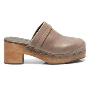 Free People Women's Tan Clogs